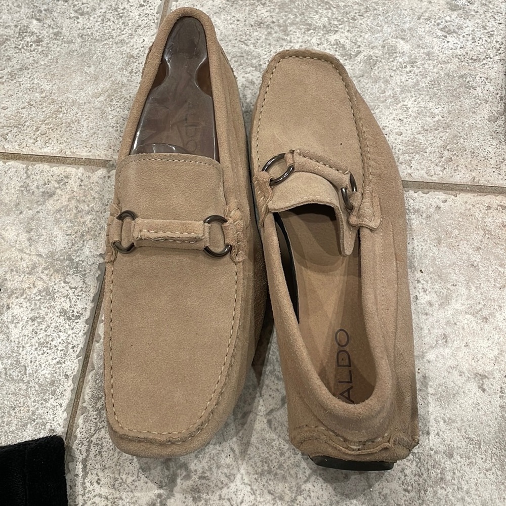 New never worn tan suede dress shoe